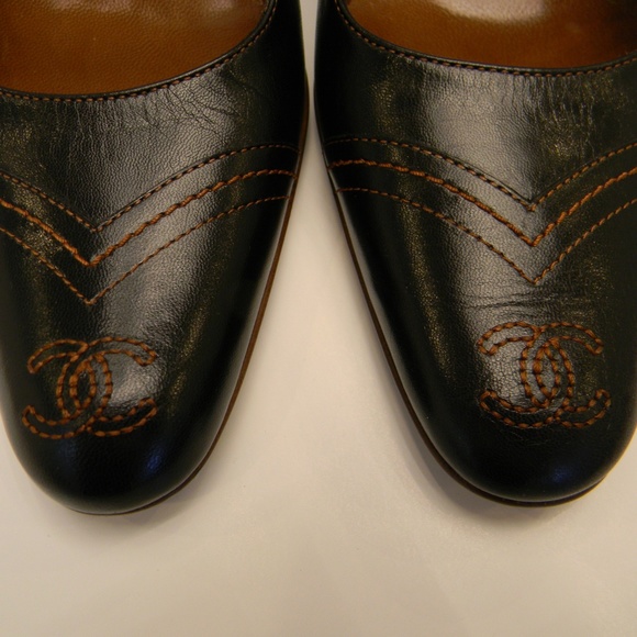 NEW RARE Chanel strapped leather pump 37.5 us 7.5 - Picture 3 of 8